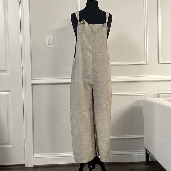 Zara Pants - ZARA OVERALL SIZE L .